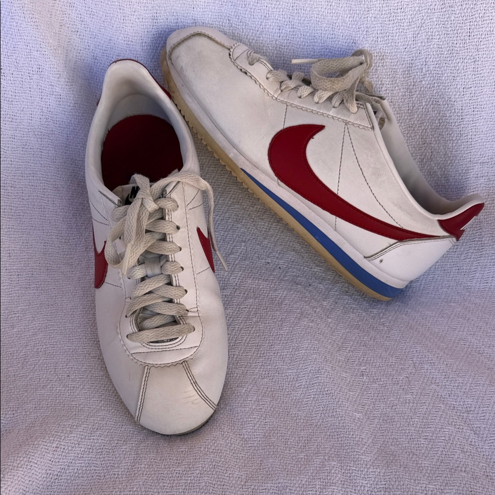 Nike Women’s 8 Classic Forrest Gump White Varsity Running Athletic Sneakers